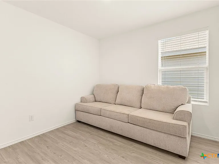 9129 Navarro Vis — Photo 20