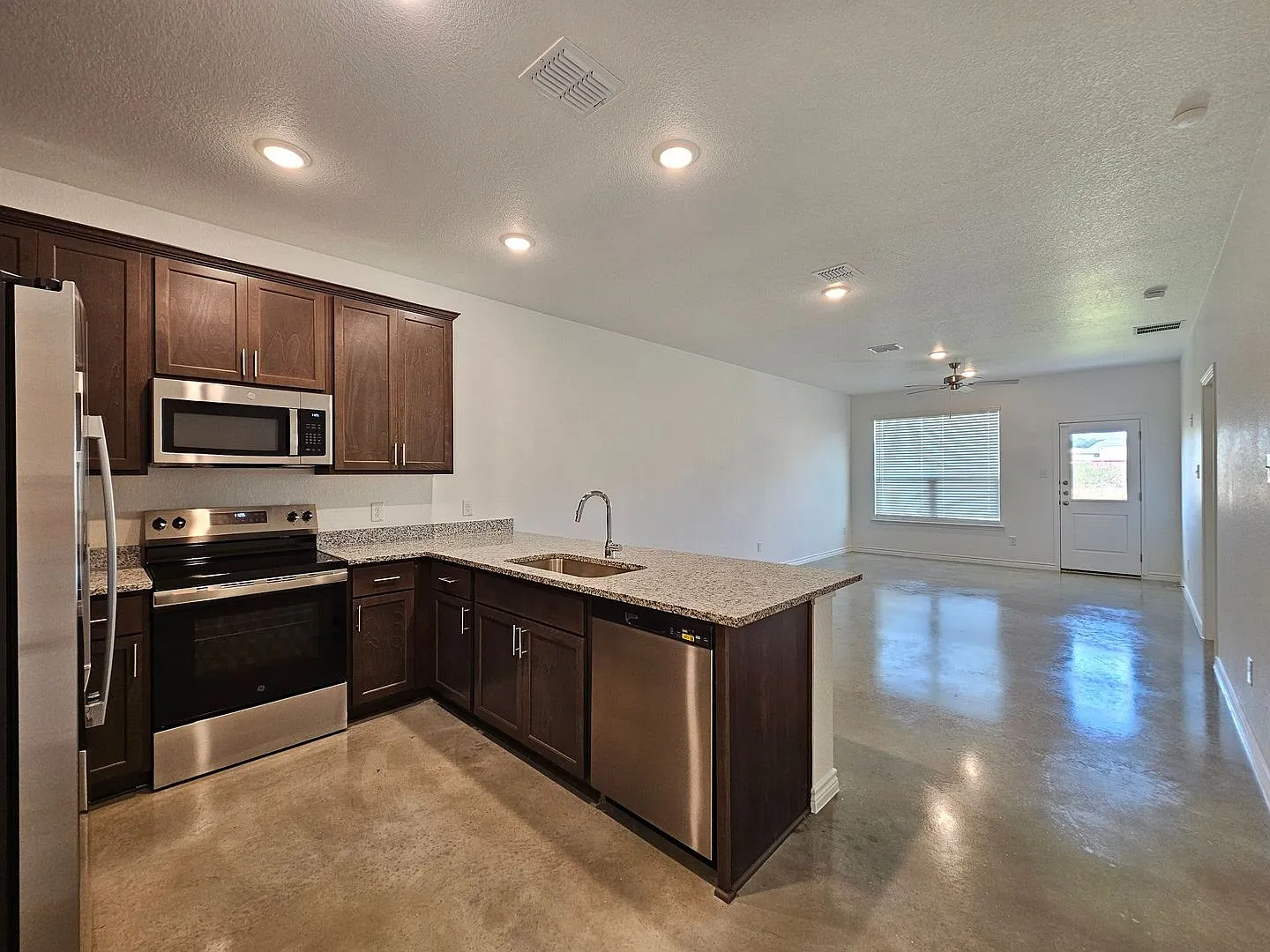 604 Pacific Crest Trl (A/B) — Photo 3