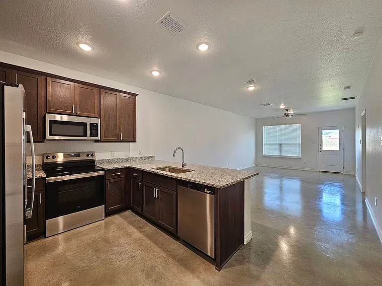 604 Pacific Crest Trl #A/B — Photo 4