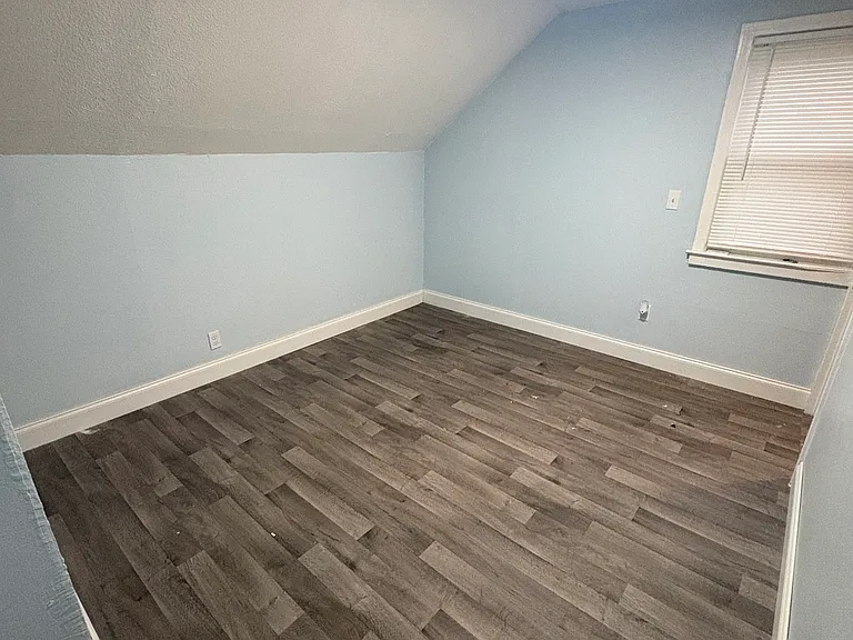 Upstairs Bedroom 1