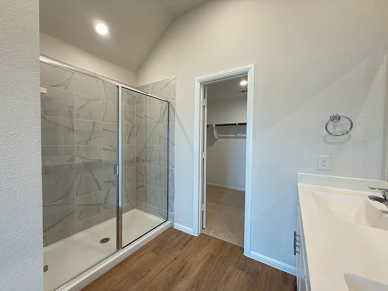 406 Kingsbury Ave — Photo 20