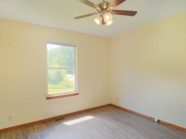 2202 S Cleveland Ave — Photo 6