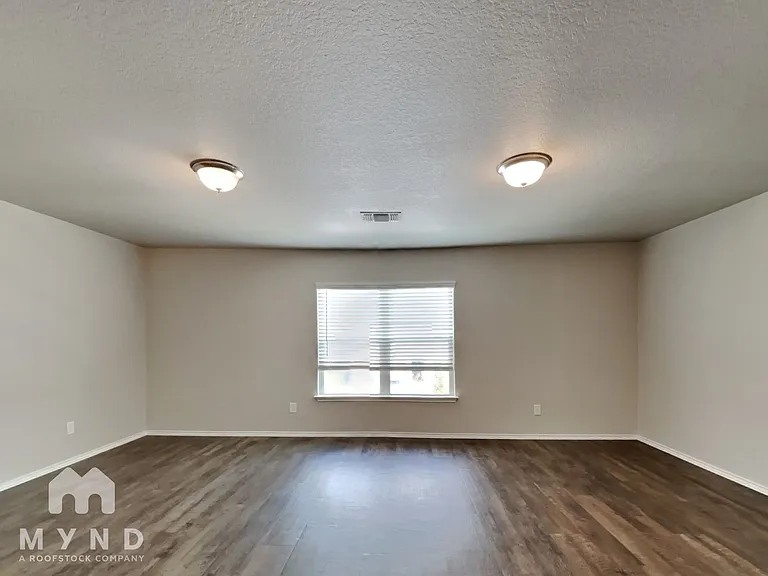 211 Stevens Smt — Photo 16