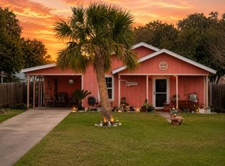 724 S Fuqua St, Rockport, TX 78382