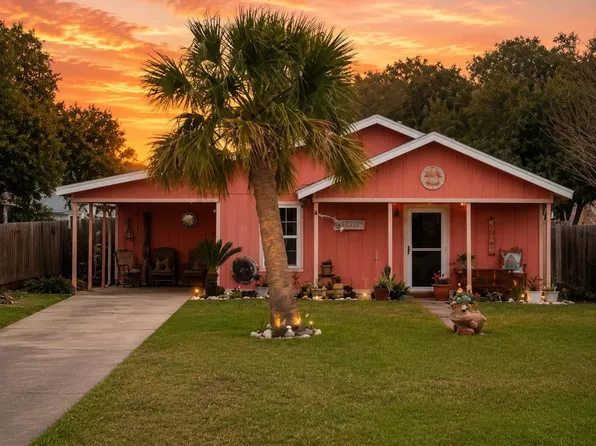 724 S Fuqua St, Rockport, TX 78382