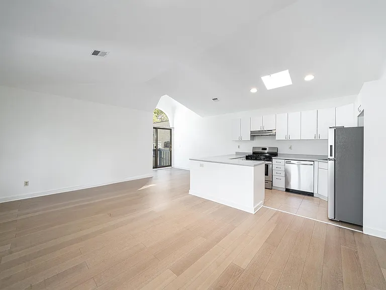 79 Sherman Pl #2 — Photo 2