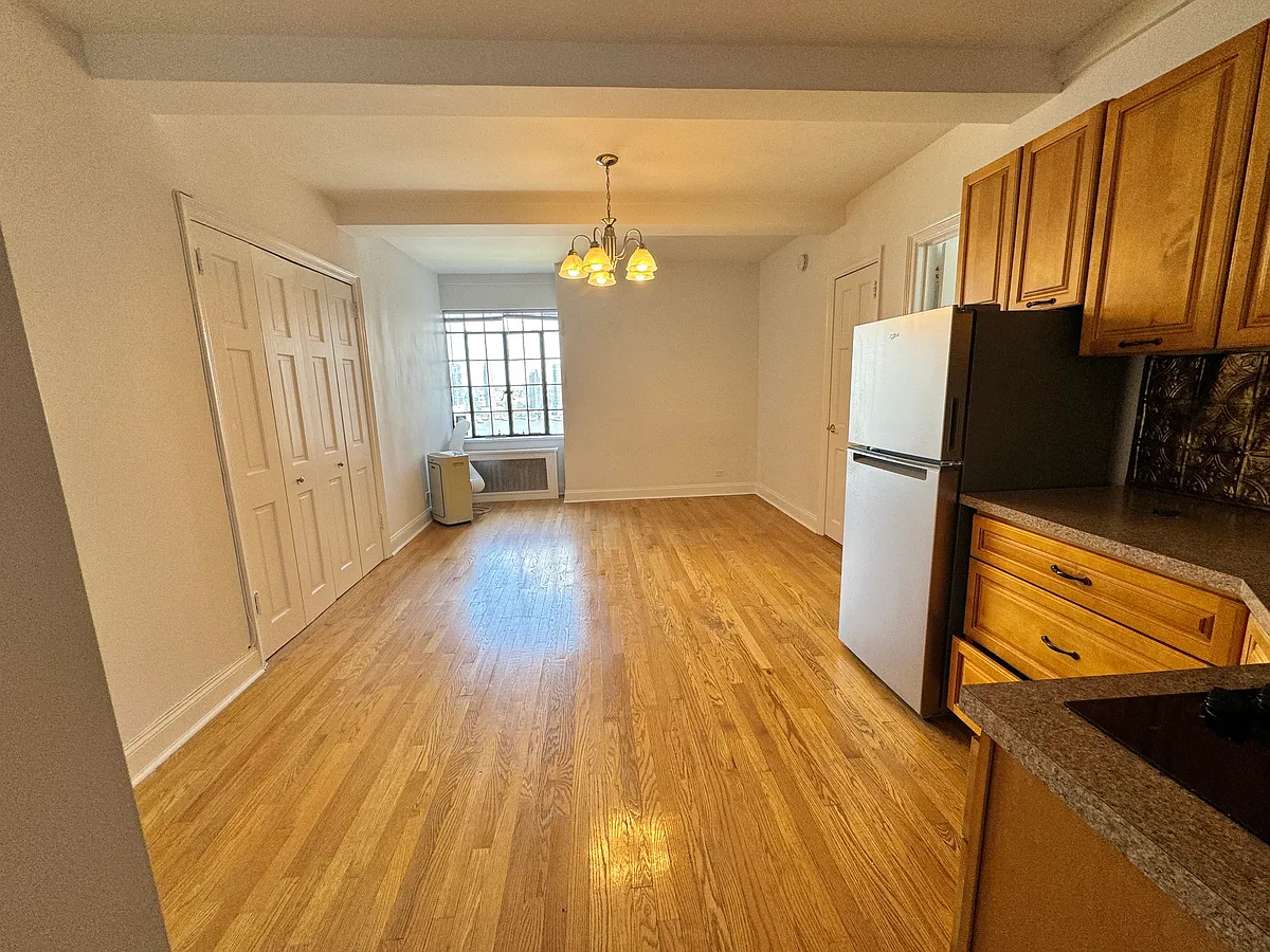 Building Photo - 5 Tudor City Pl #628A