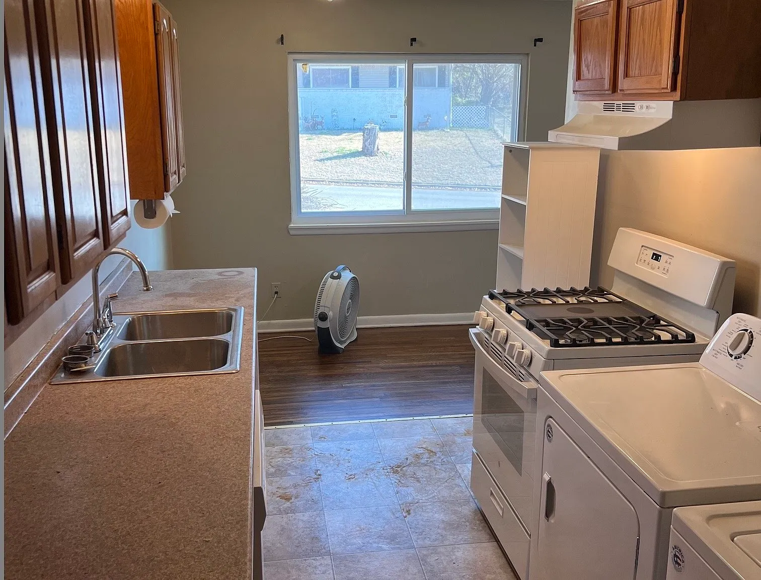 3 bed, 1200 sqft, $1,400 — Photo 4