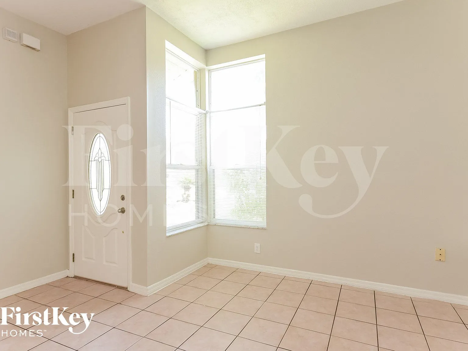 3 bed, 2.0 bath, 1307 sqft, $2,380 — Photo 3