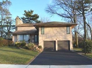 18 Hightop Ln, Jericho, NY 11753