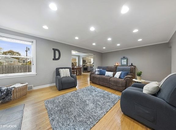 3rd image of 1826 Hawthorne Ave