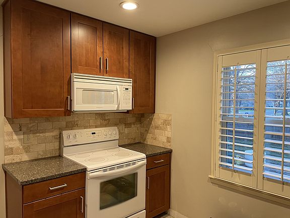 3rd image of 7414 W 65th St