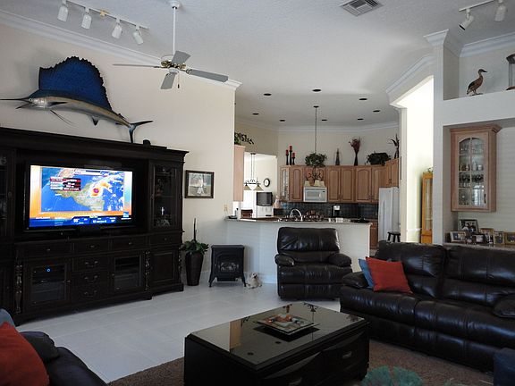 Family Room to Kitchen