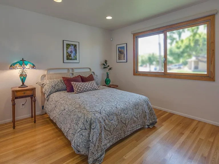 874 Wellington Pl — Photo 10