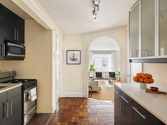 4th image of 25 Central Park W APT 12U