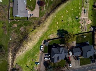 1135 S 6th St, Harrisburg, OR 97446