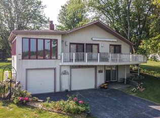 566 Baintree Rd, Davis, IL 61019