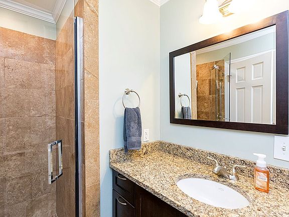 5th image of 2229 Garland Dr