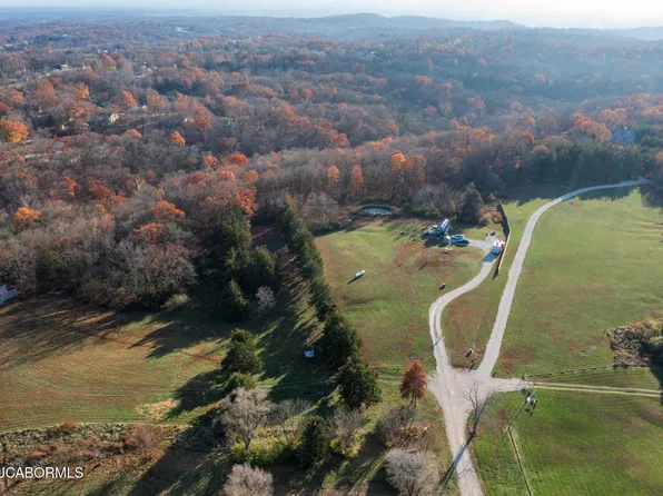 305 W Hillcrest Ave, Holts Summit, MO 65043