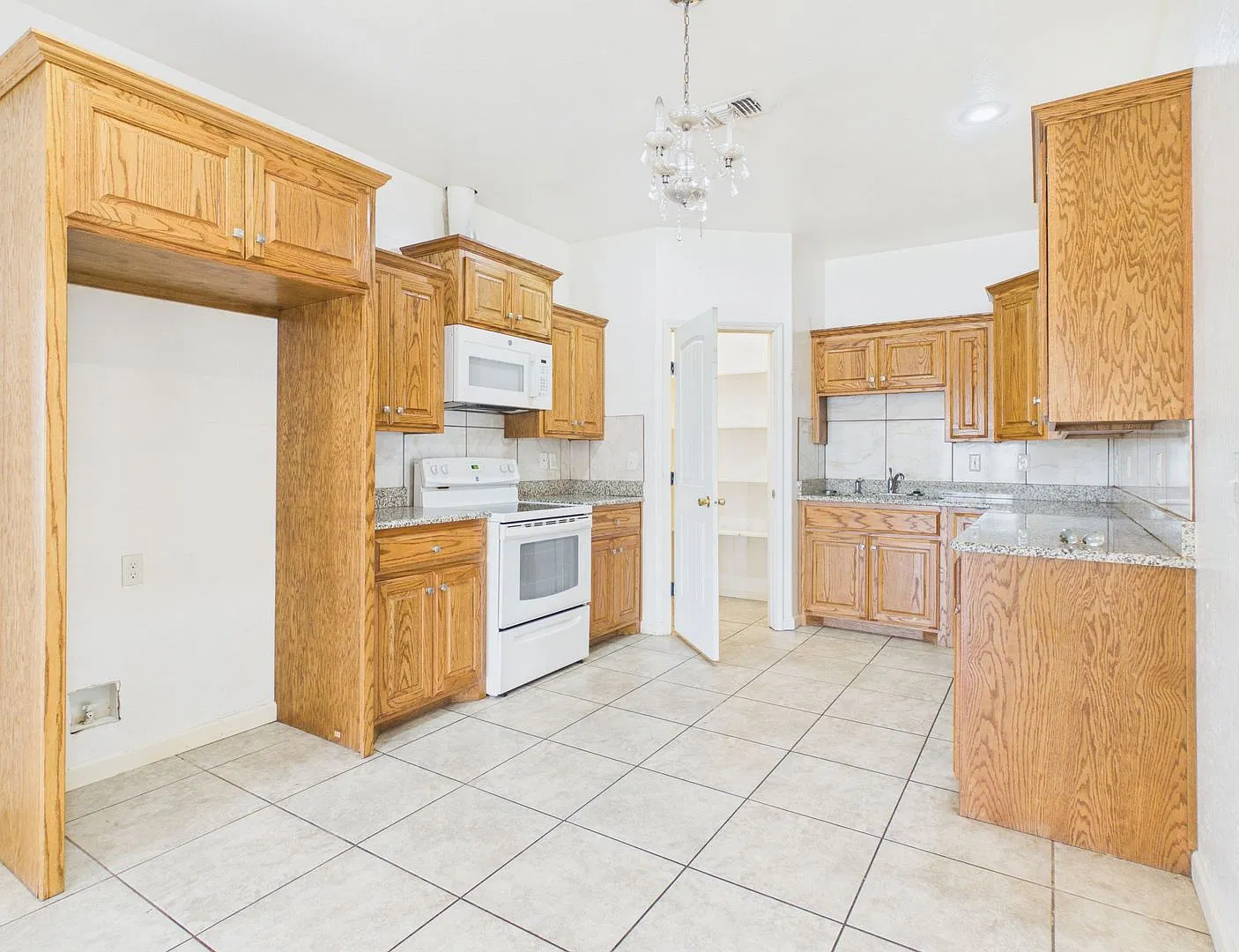 746 N Williams St — Photo 4