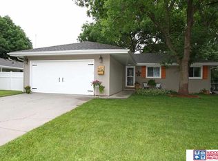 6132 NW Gary St, Lincoln, NE 68521
