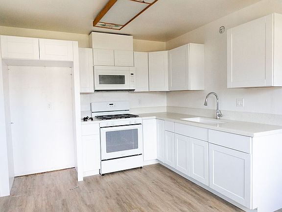 3rd image of 540 Carol Pl