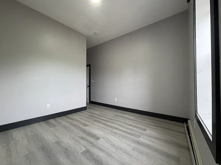 194-196 Johnson Ave #10 — Photo 5