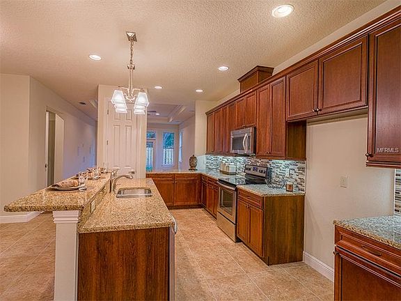 4th image of 906 Oak Stone Dr