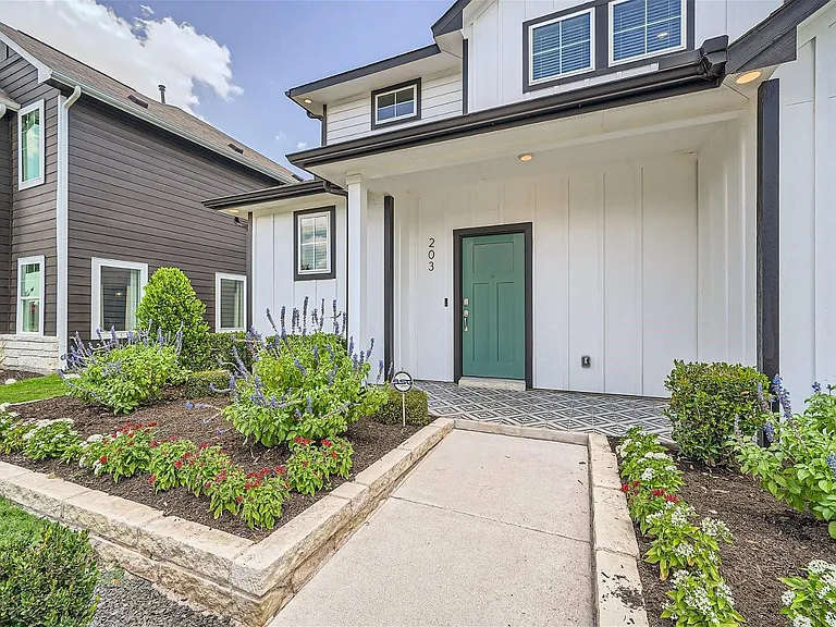203 Pinkerton Dr — Photo 5
