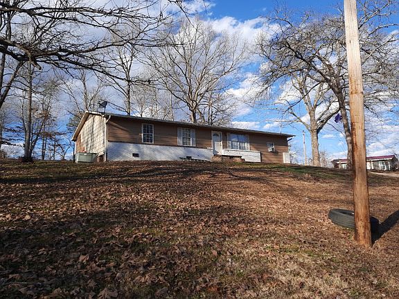 3rd image of 210 Toccoa Cir