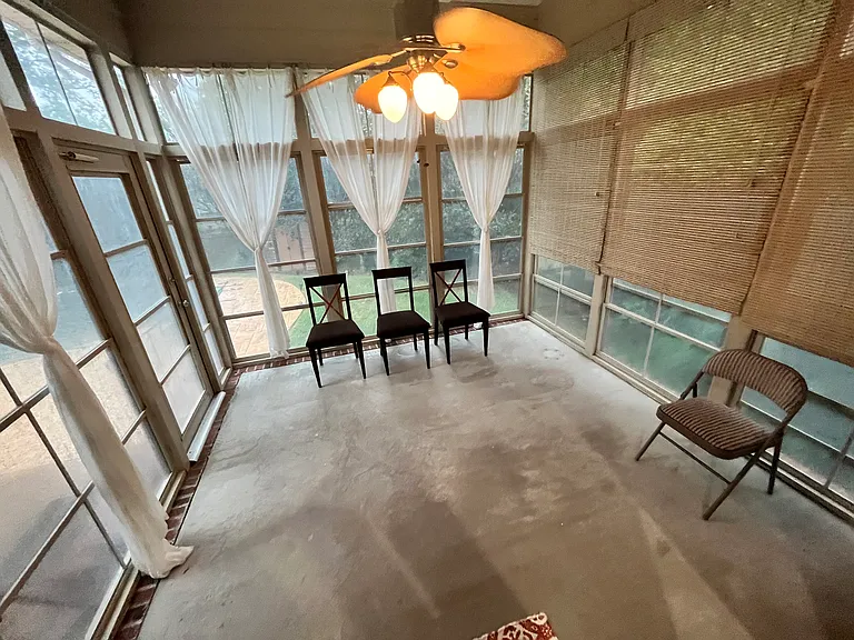 305 Fairway Ln — Photo 5
