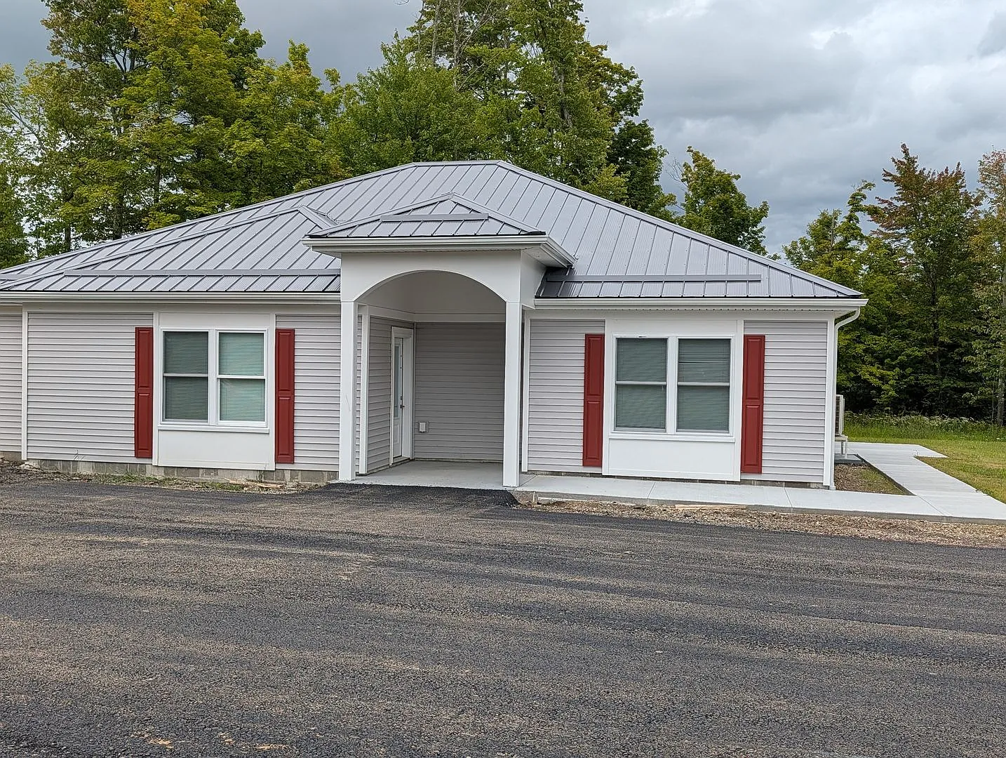 Brand New Construction 3 Bedroom 2 Bath all on 1st floor — Photo 1