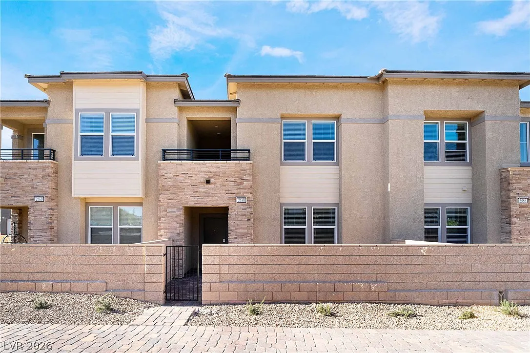 3 bed, 2.5 bath, 1814 sqft, $2,350 — Photo 1