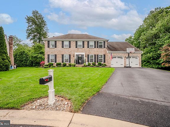 3rd image of 11 Lilac Ct