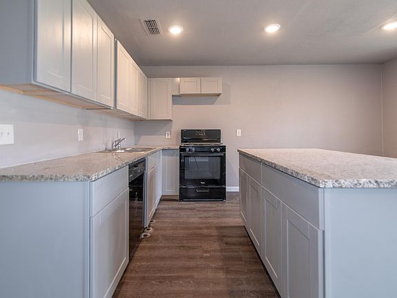 3rd image of 1016 Burkett St