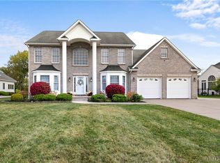 5815 Forest Creek Dr, East Amherst, NY 14051