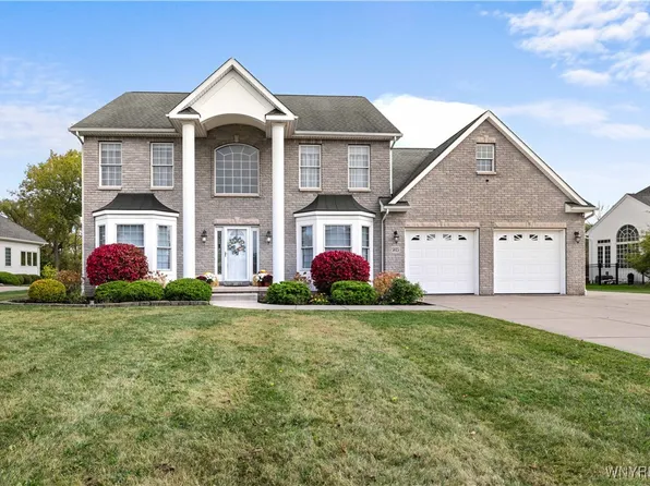 5815 Forest Creek Dr, East Amherst, NY 14051