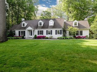 133 Woods Rd, Locust Valley, NY 11560