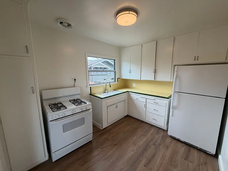 3050 E 2nd St — Photo 32