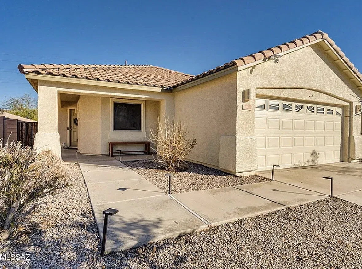 3 bed, 2.0 bath, 1328 sqft, $1,850 — Photo 2
