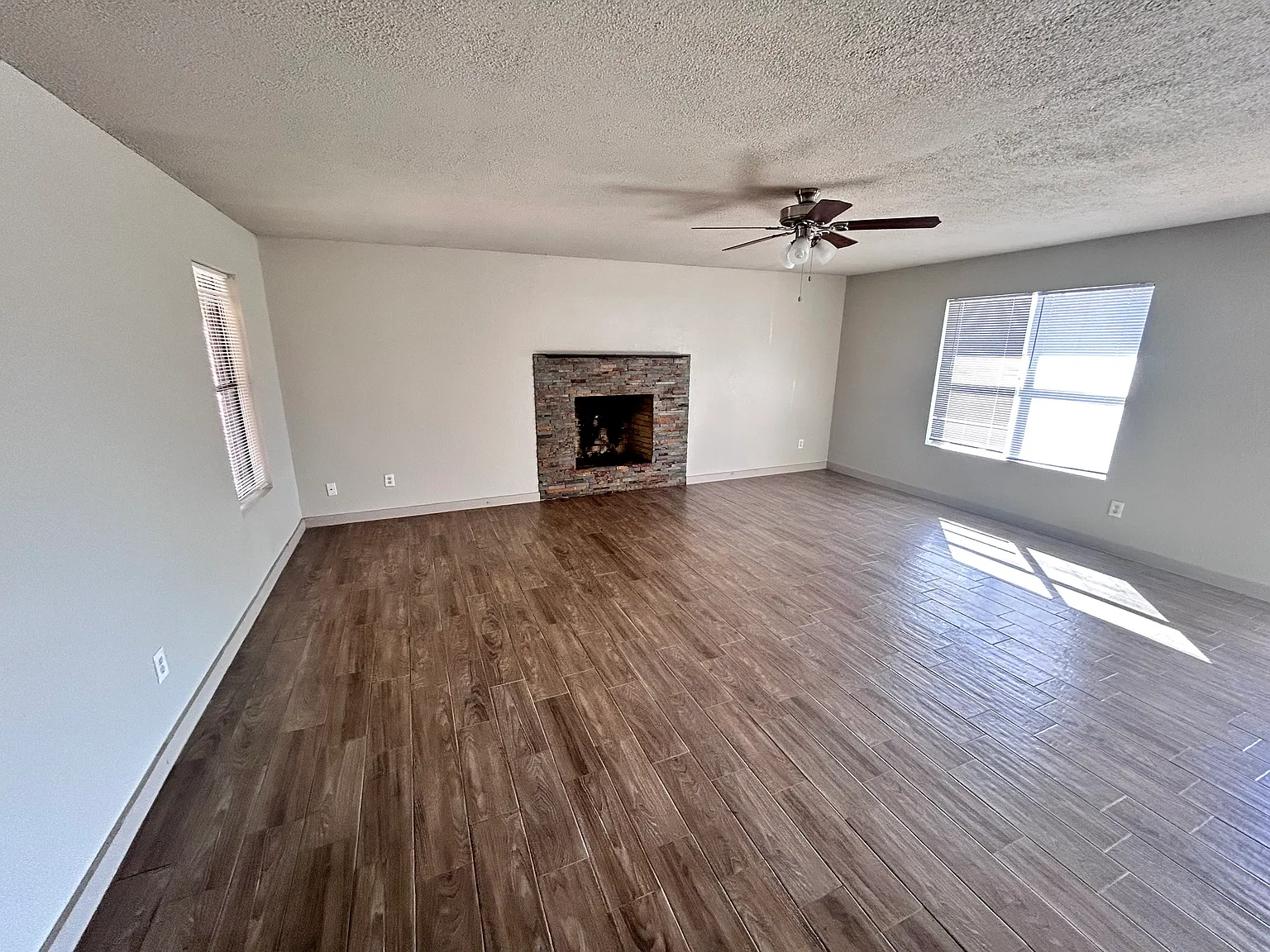 4 bed, 2.0 bath, 1950 sqft, $1,502 — Photo 3