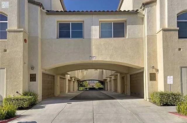 477 Almond Rd — Photo 6