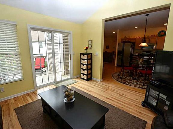 5th image of 43 Cambridge Cir