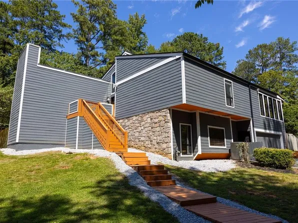 4053 Spalding Holw, Peachtree Corners, GA 30092