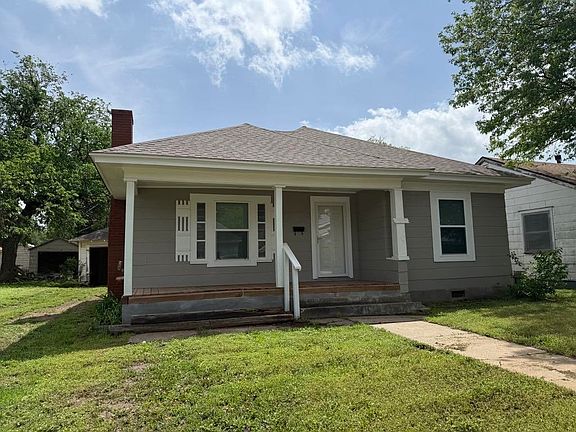 3rd image of 1215 E Elm Ave