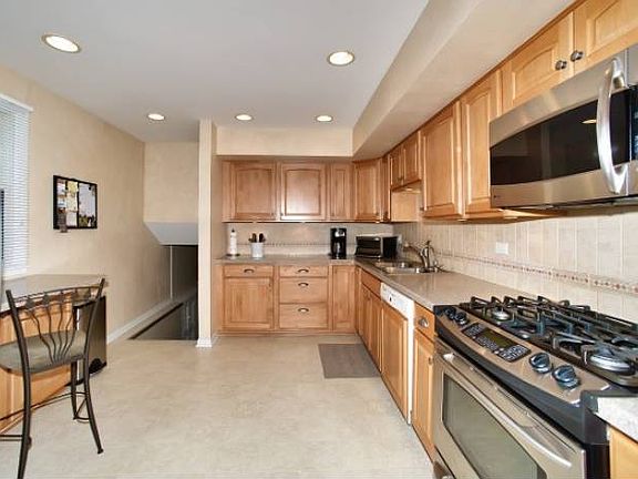 3rd image of 1660 Brentwood Ln