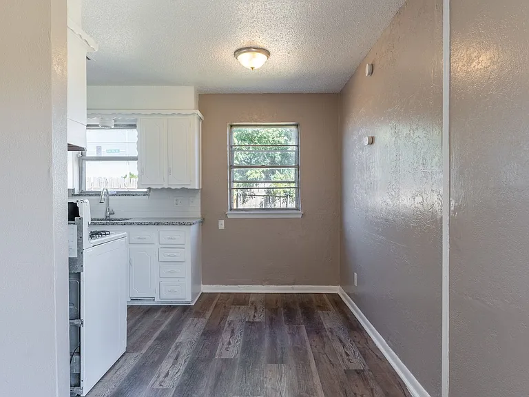 1212 N Janeway Ave — Photo 7
