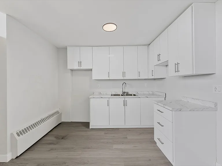 65 Thorncliffe Park Dr #2108 — Photo 8