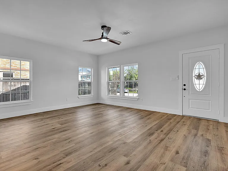 224 Everton St — Photo 10