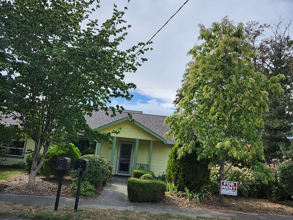 1st image of 909 Fir St SE
